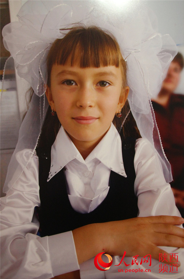 具有俄罗斯特征的东干族女学生  刘冰/摄