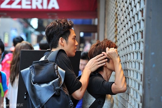 <em>钟汉良</em>亲生<em>妹妹</em>罕见曝光 猛妹子照顾小太阳|