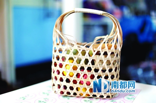 今年大爷农场和花筑合作出了花果篮，效果就像童话世界一样。