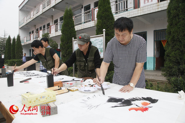 艺术家现场挥毫泼墨