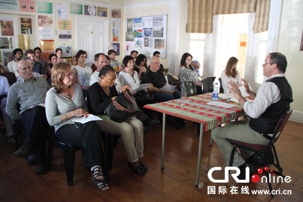 约翰内斯堡大学哲学教授在给罗德斯大学师生做中非语言文化比较的讲座 刘畅 摄