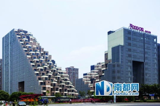 花桥镇“金字塔”是动漫产业的孵化基地，其奇特造型曾引发网络讨论。