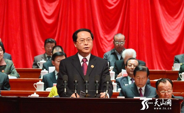 自治区党委副书记、兵团党委书记、政委车俊发言。