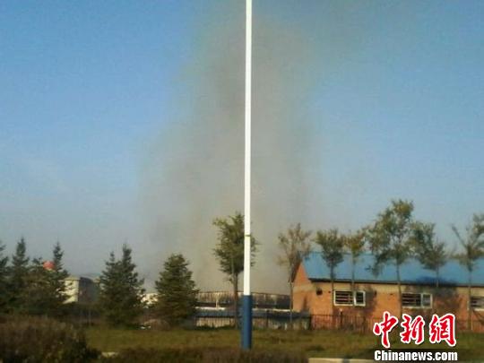 事发现场。（图片来源：中国新闻网 网友提供）