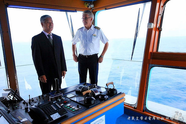 揭秘超级游轮驾驶舱(游轮行连载2) 揭秘超级游轮驾驶舱(游轮行连载2)