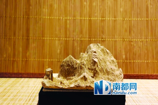 海南沉香黄蜡格(收藏机构：采墨堂沉香馆)