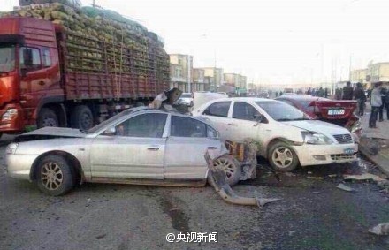 国道214线青海海南兴海县河卡镇车祸 吊车失控八人亡