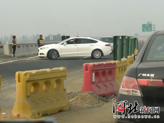 高速掉头隐患多 扣12分罚款200元(图)|高速公路