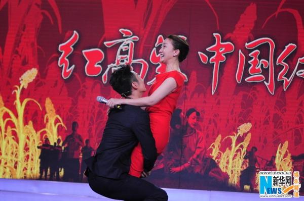 周迅朱亚文《 红高粱 》发布会现场还原 激情 戏|