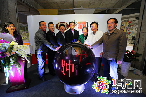 今（16）日,“上下5000年”江碧波个人艺术展在中山文化产业园开展。 首席记者 罗嘉 摄