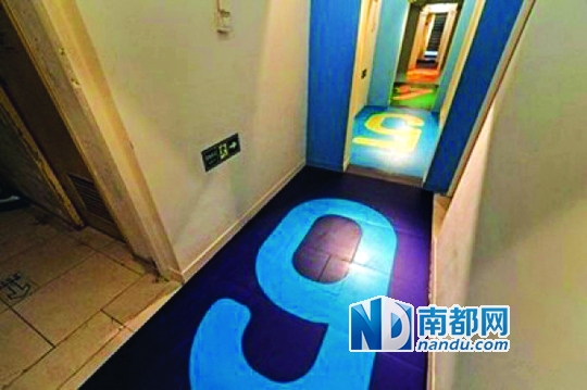 走廊的数字标识有助于地上与地下居民的来往。　　　　　　　　　小图均为资料图片