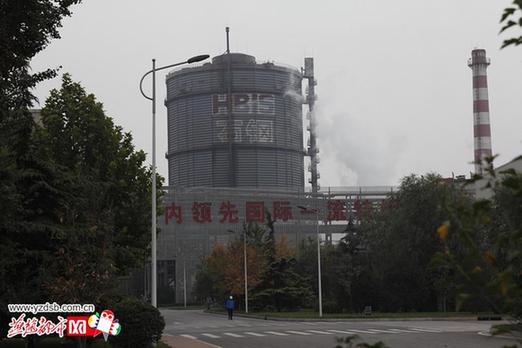 钢厂内屹立多年的设备。燕赵都市报记者孟宇光、霍艳恩/摄　　