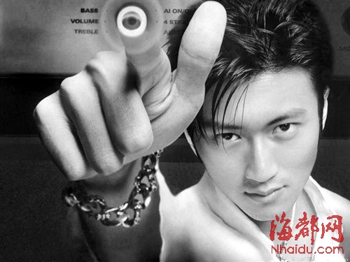 他9500万元人民币当上市老板|上市公司|停牌