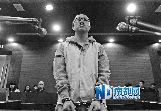 2014年11月3日，雷楚年在成都高新区法院受审。CFP图片