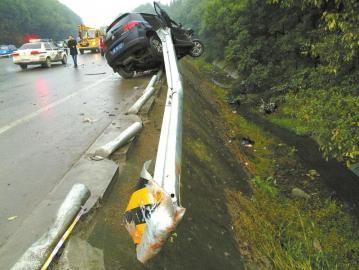 车祸现场触目惊心。