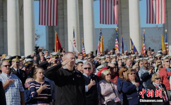美国阿灵顿国家公墓举行退伍军人节纪念活动|