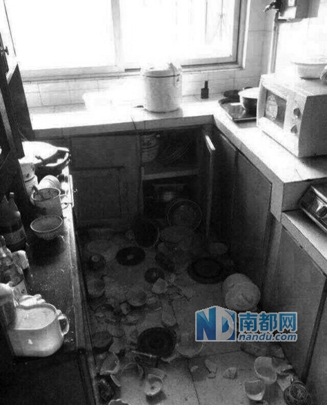 震后一居民家中情况。 网友图