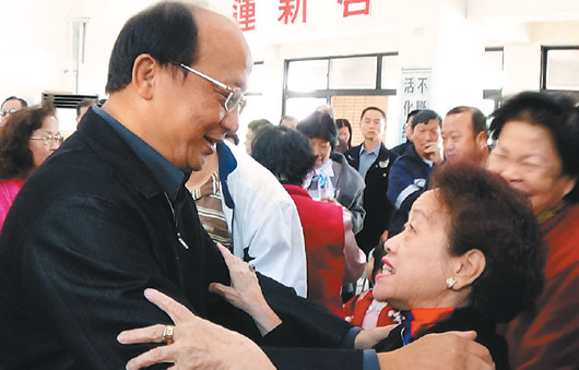 台中市长胡志强昨展开他的谢票感恩之行。记者张明慧/摄影 图片来源:台湾《联合报》