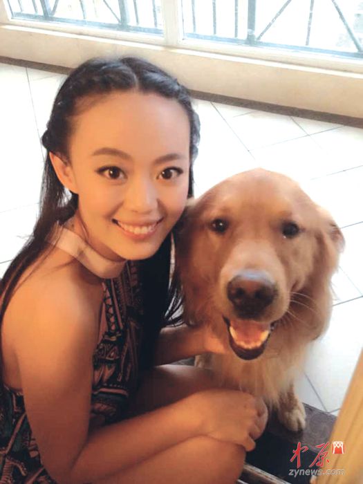 邱园园和她的爱犬达芬奇