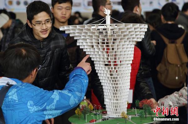 南京高校创意创新创业文化节 龙卷风大厦亮相
