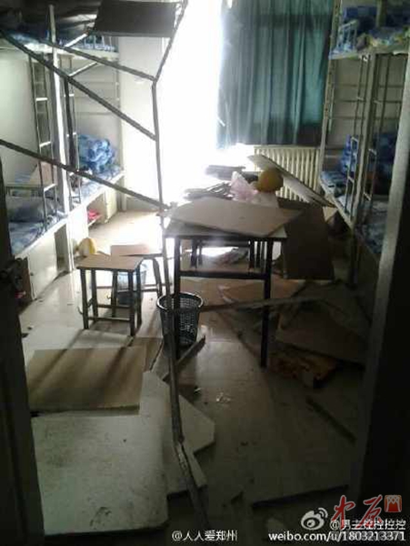 郑州七中学生宿舍一片狼籍