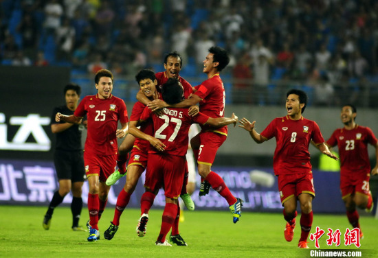 《国足1-5惨败泰国录像》\/\/