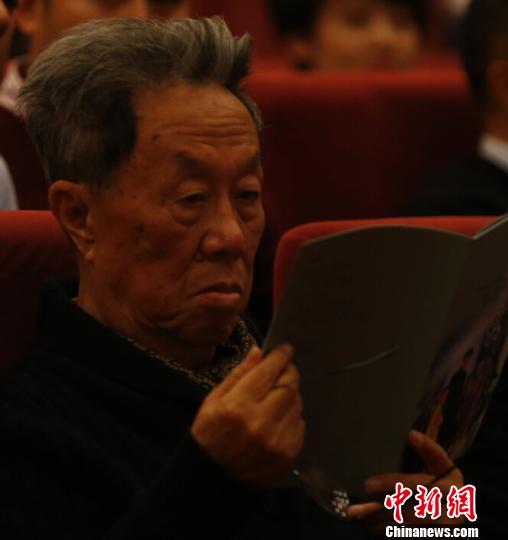 王蒙及其家人:电影《巴彦岱》将真实历史新鲜