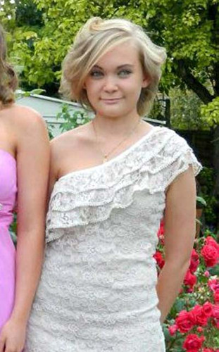 当年的“小太阳”已长成19岁美少女。