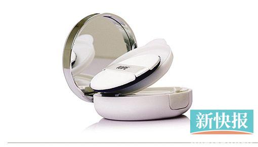 IOPE气垫粉饼    据说气垫粉饼这类产品正是由IOPE首先推出的,其特点是非常保湿滋润,不过遮瑕度略逊。    购买地点:连锁美妆店ARITAUM