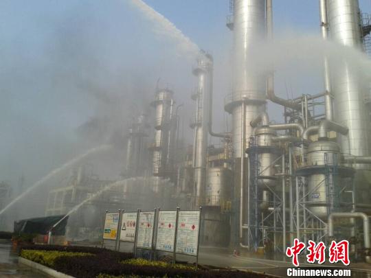 图为燃烧现场。　郑时华　摄