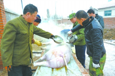 开水烫过后刮毛