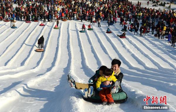 北京民众陶然亭公园乐享冰雪嘉年华|游客|滑雪