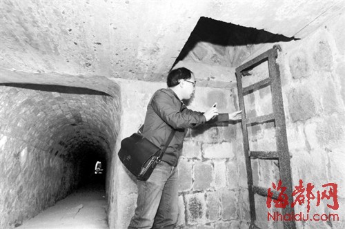 海都记者廖庆升深入洞内发现,一些区域有两层,并架有铁梯上下