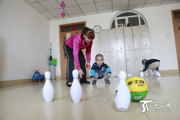 银花经常“开发”一些新游戏