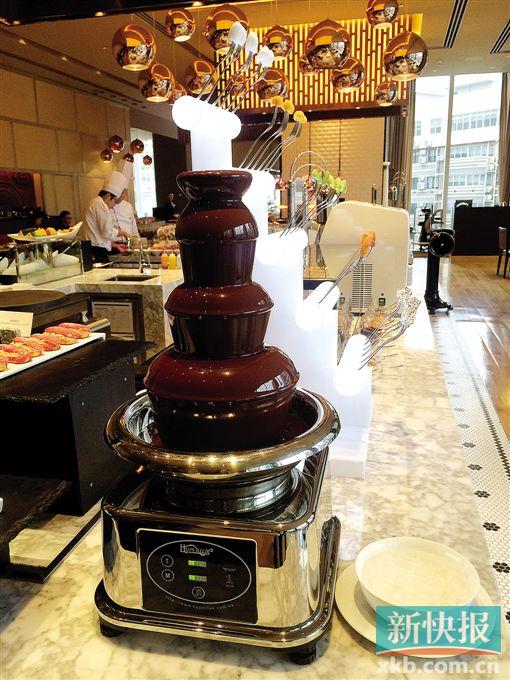 2    以“秀socical”命名的招牌全日自助式餐厅,早餐中起酥系列的出品很高。