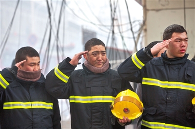 消防员之死背后职业化困境调查|火患|扑救