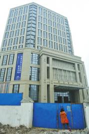 　　1月11日，位于成都市邛崃的五星级酒店天伦檀香楼大酒店已停工。
