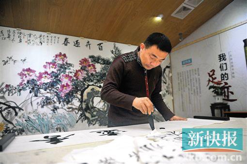 ■赵衍季在新快报书画院挥毫。