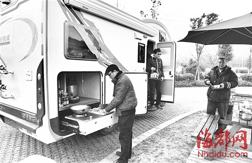 拖家带口开着房子去旅行|房车|旅游_凤凰资讯