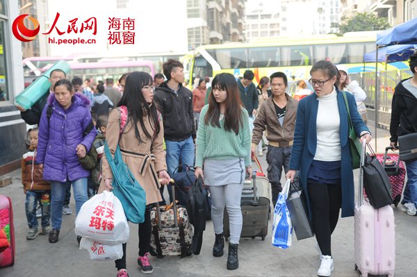 踏上归途的旅客