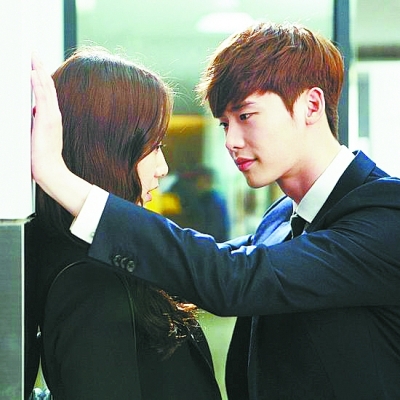 “壁咚”,你get√了吗?|李钟硕|钟汉良_凤凰资讯