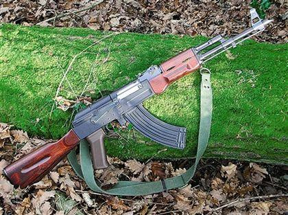 akm是ak-47突击步枪的改进型号,1953～1954年,由枪械设计师