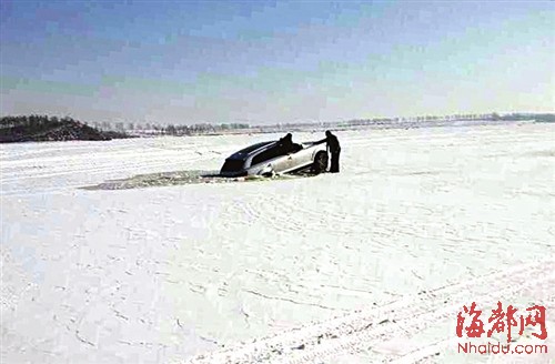 冰面“练漂移” 百万豪车掉冰窟|跳车|车轮_凤凰资讯