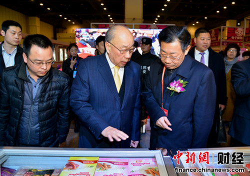 与会领导现场参观