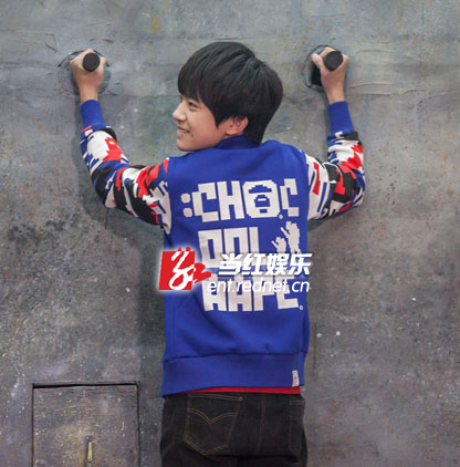 《疯狂的麦咭》易烊千玺恐高难闯关 脸色惨白