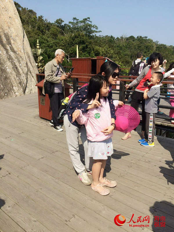 林芸西说：“陪伴的路总是很长，但是客人的信任与理解是最大的动力。”（林芸西供图/人民网海南视窗整理）