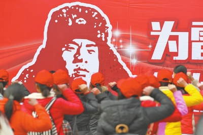 志愿者线上晒笑脸线下做好事