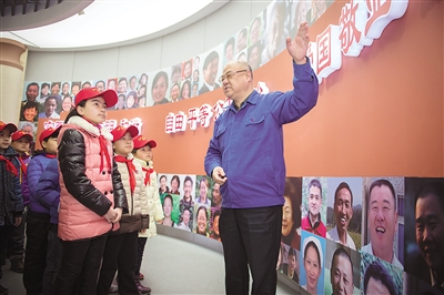 小义工学模范|义工|事迹