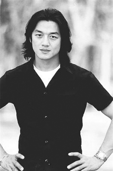 44岁李亚鹏秃顶<em>严重</em>招围观|<em>脱发</em>|<em>头发</em>_凤凰资