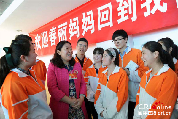 全国人大代表富春丽看望在北京学习的新疆内高